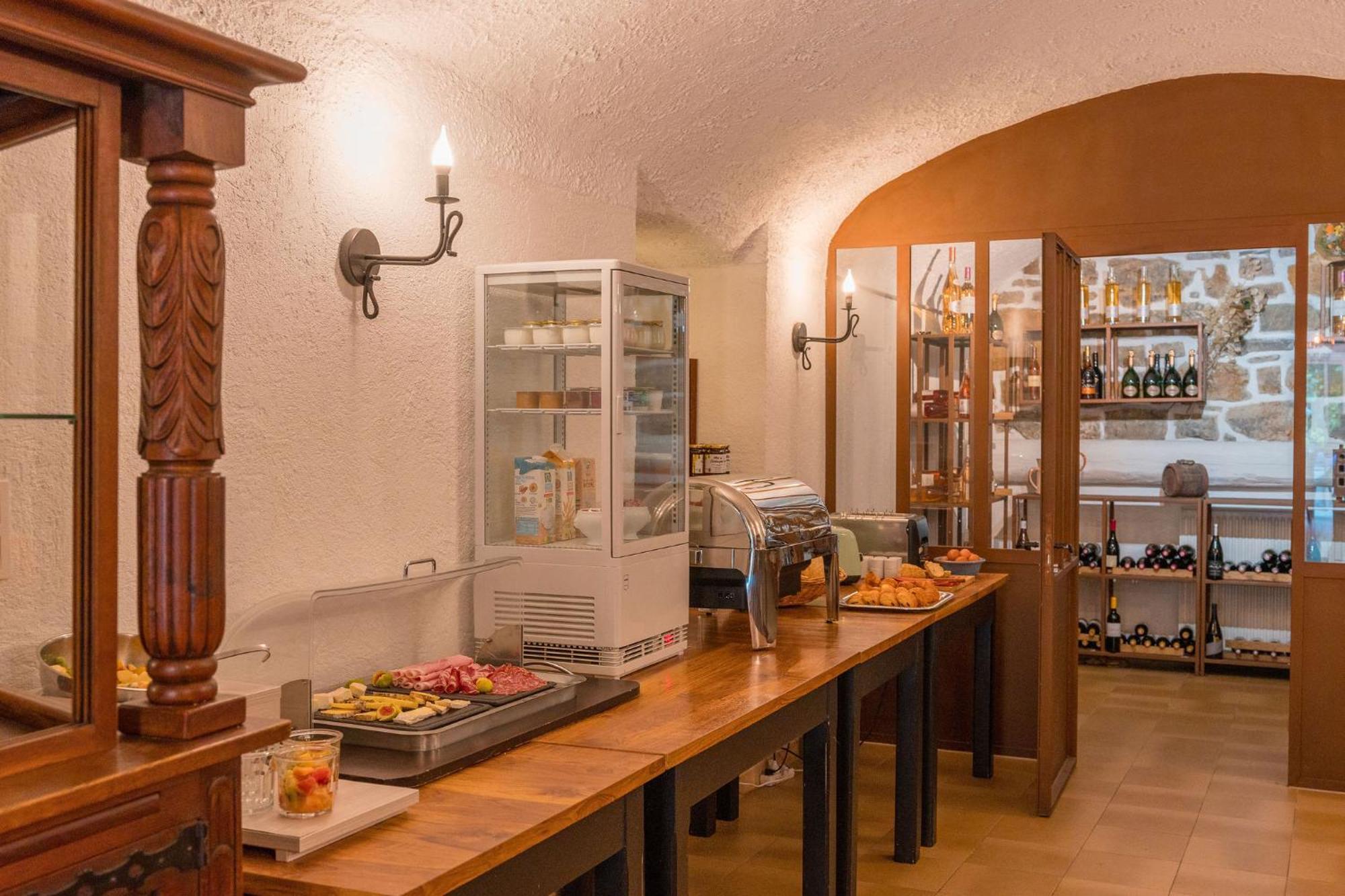 Logis Hotel Restaurant Le Pradinas Anduze Exterior photo