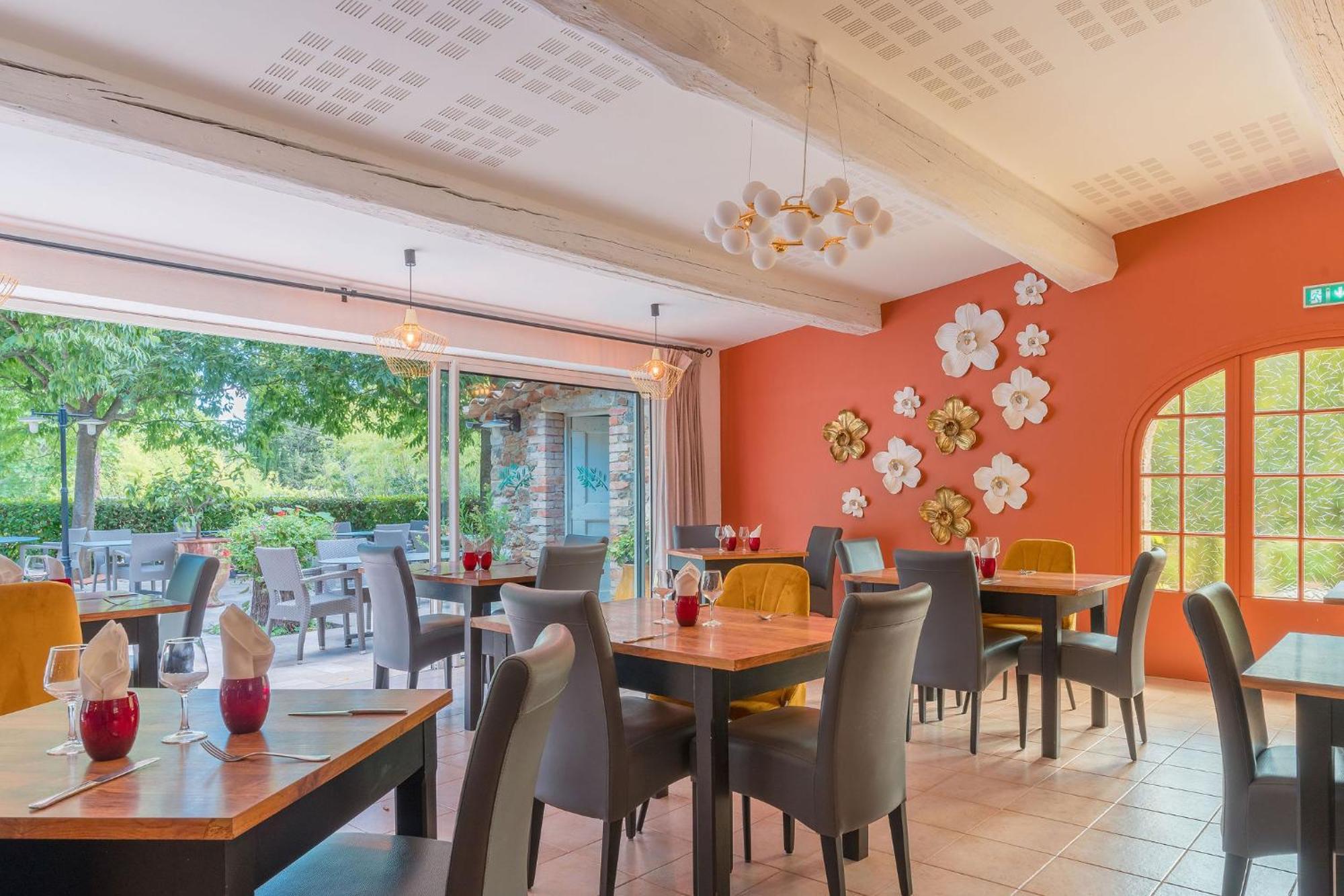 Logis Hotel Restaurant Le Pradinas Anduze Exterior photo
