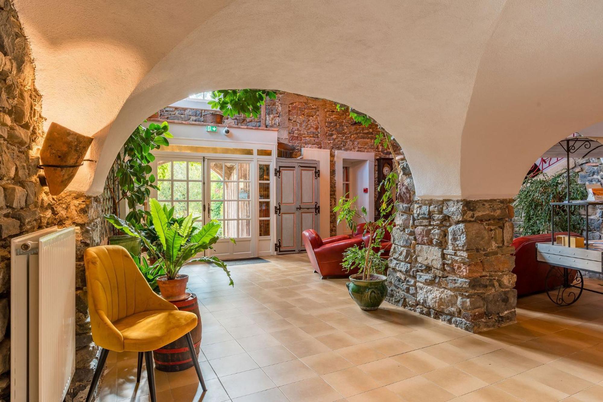 Logis Hotel Restaurant Le Pradinas Anduze Exterior photo