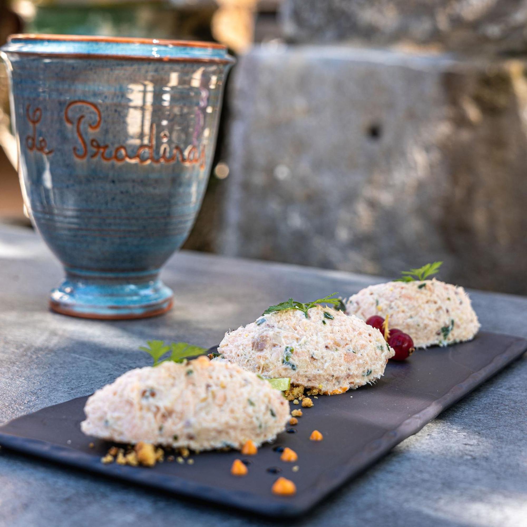 Logis Hotel Restaurant Le Pradinas Anduze Exterior photo