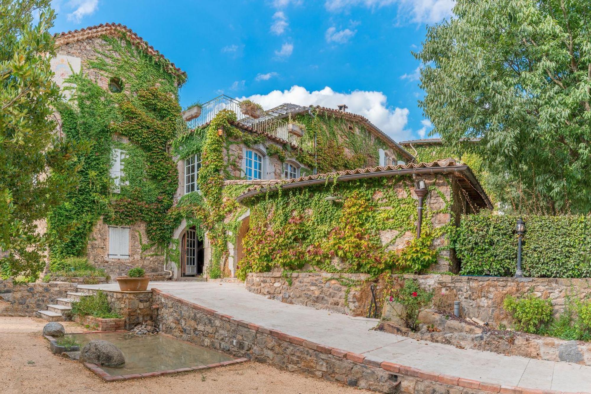 Logis Hotel Restaurant Le Pradinas Anduze Exterior photo