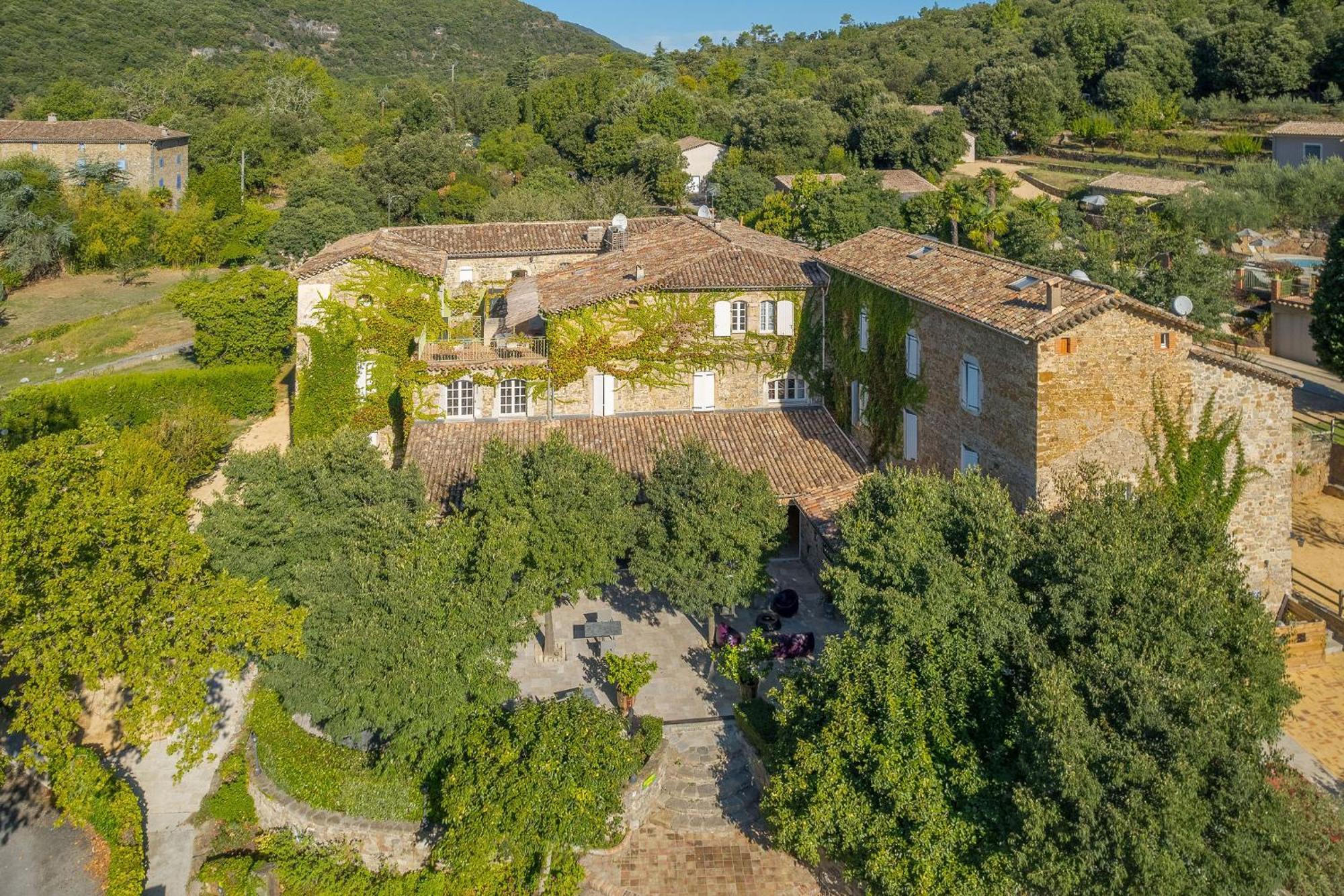 Logis Hotel Restaurant Le Pradinas Anduze Exterior photo