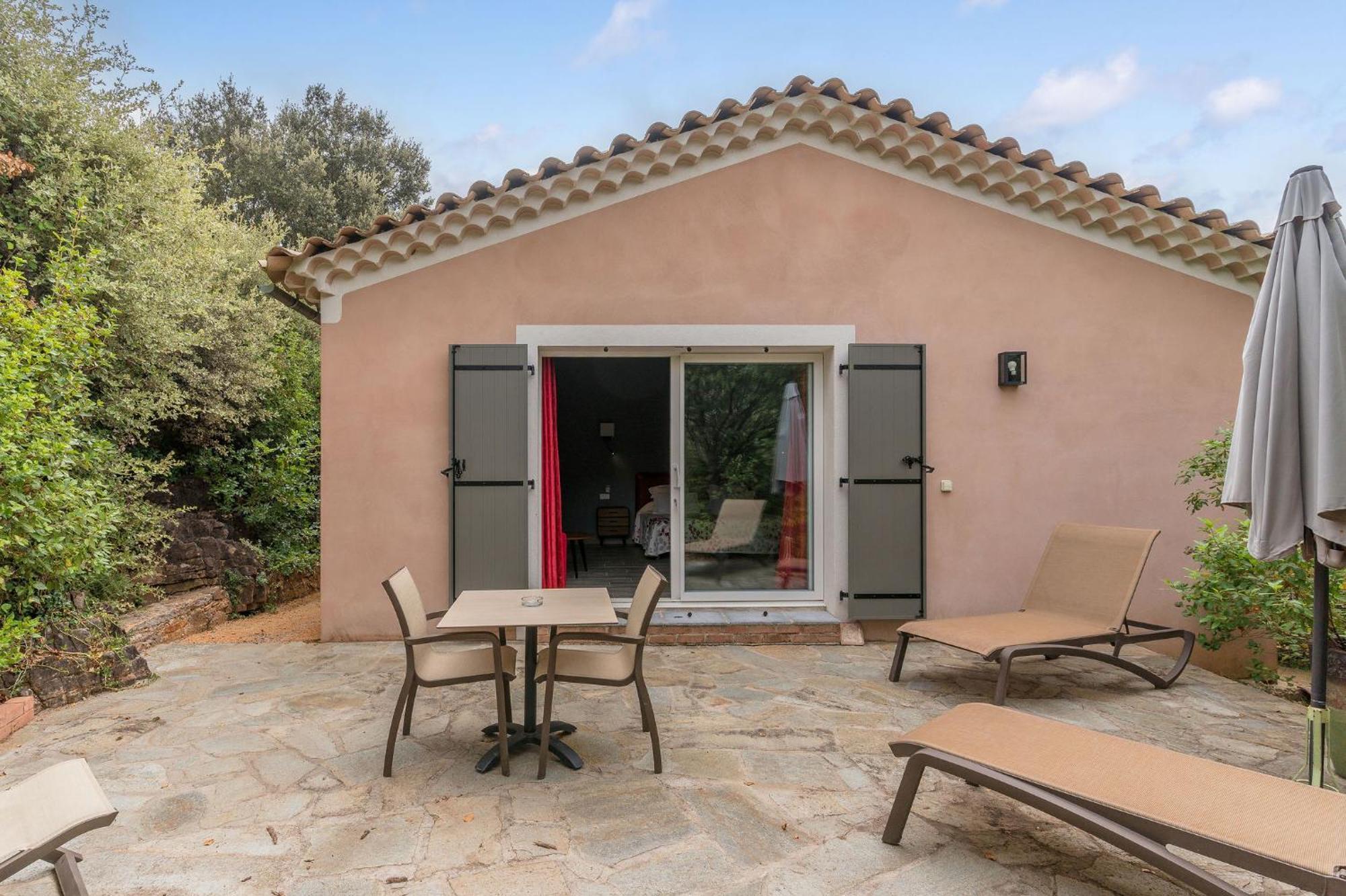 Logis Hotel Restaurant Le Pradinas Anduze Exterior photo