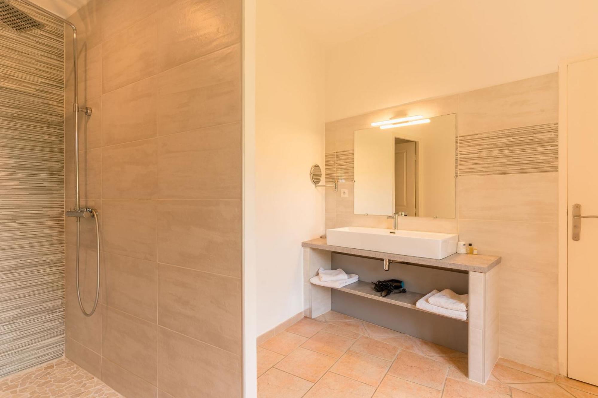 Logis Hotel Restaurant Le Pradinas Anduze Room photo
