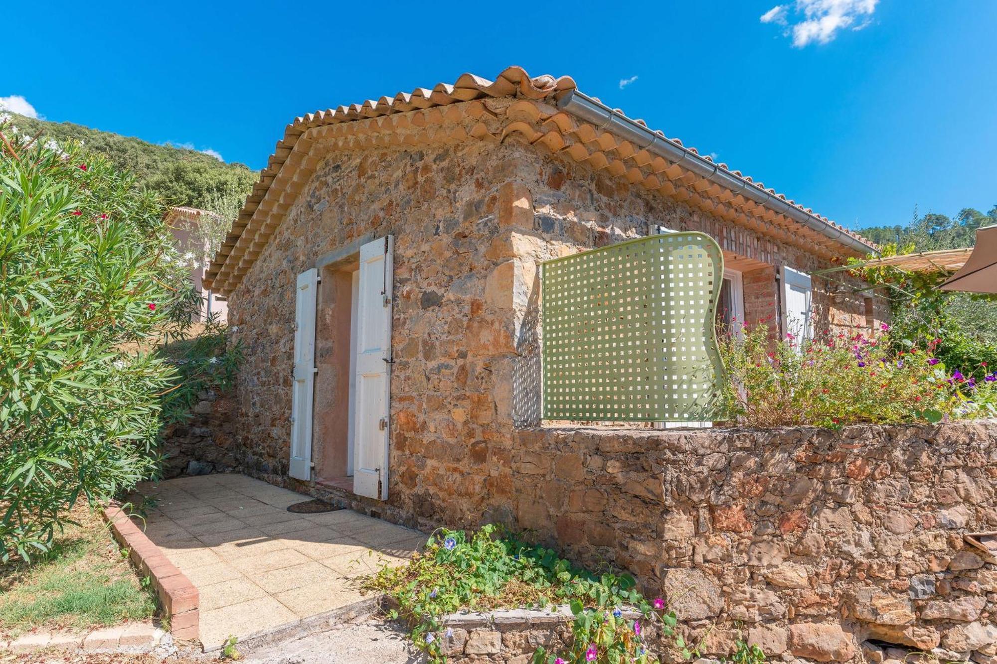 Logis Hotel Restaurant Le Pradinas Anduze Exterior photo